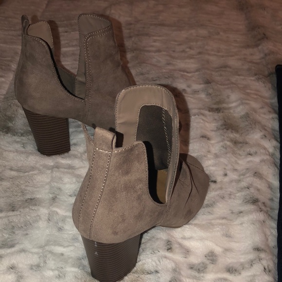 Open Toe Booties - Picture 5 of 7